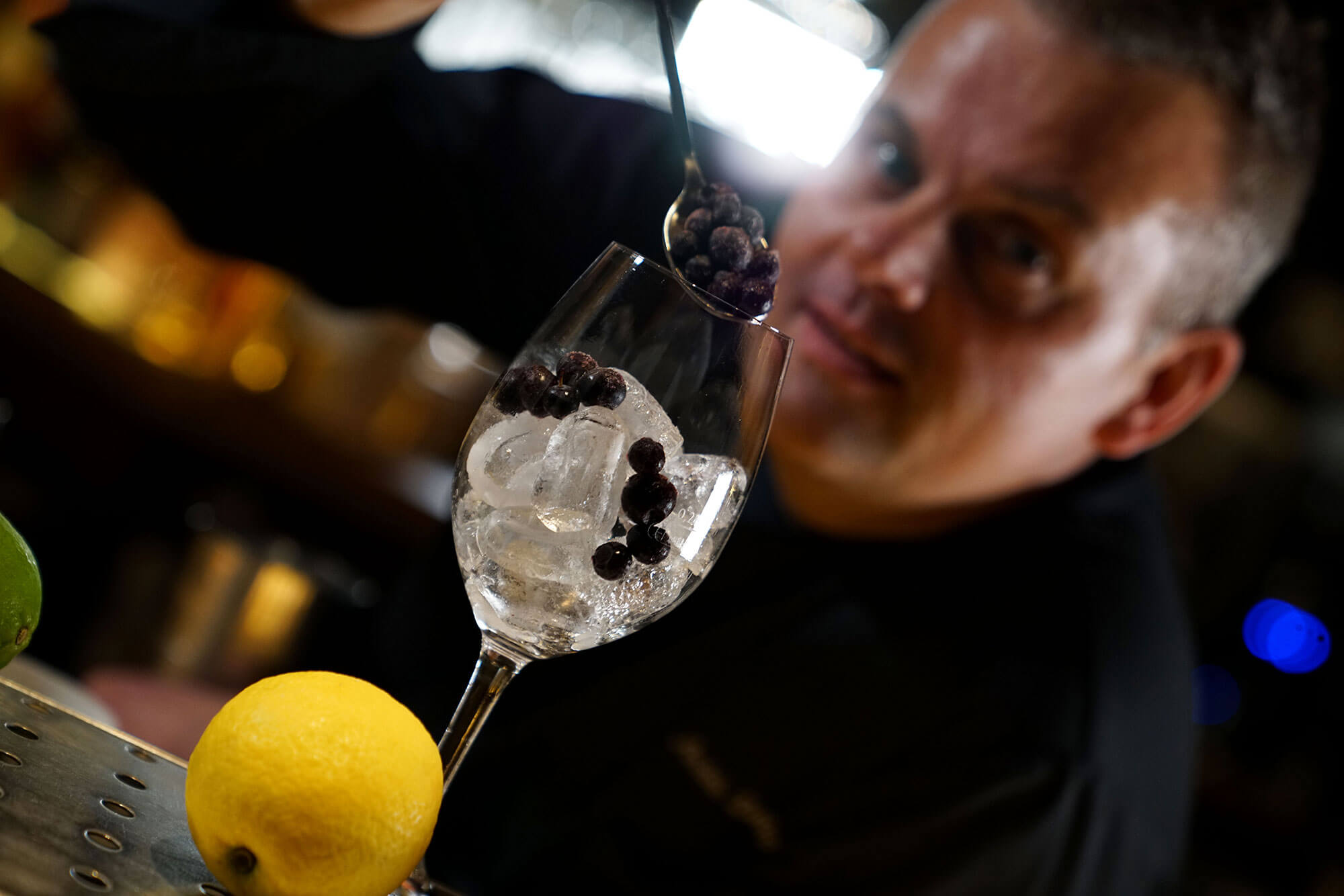 Parkhotel Gütersloh ParkBar Andre Deggau Cocktail CarlMakesMedia Parkhotel Gütersloh ParkBar Andre Deggau Cocktailmixer