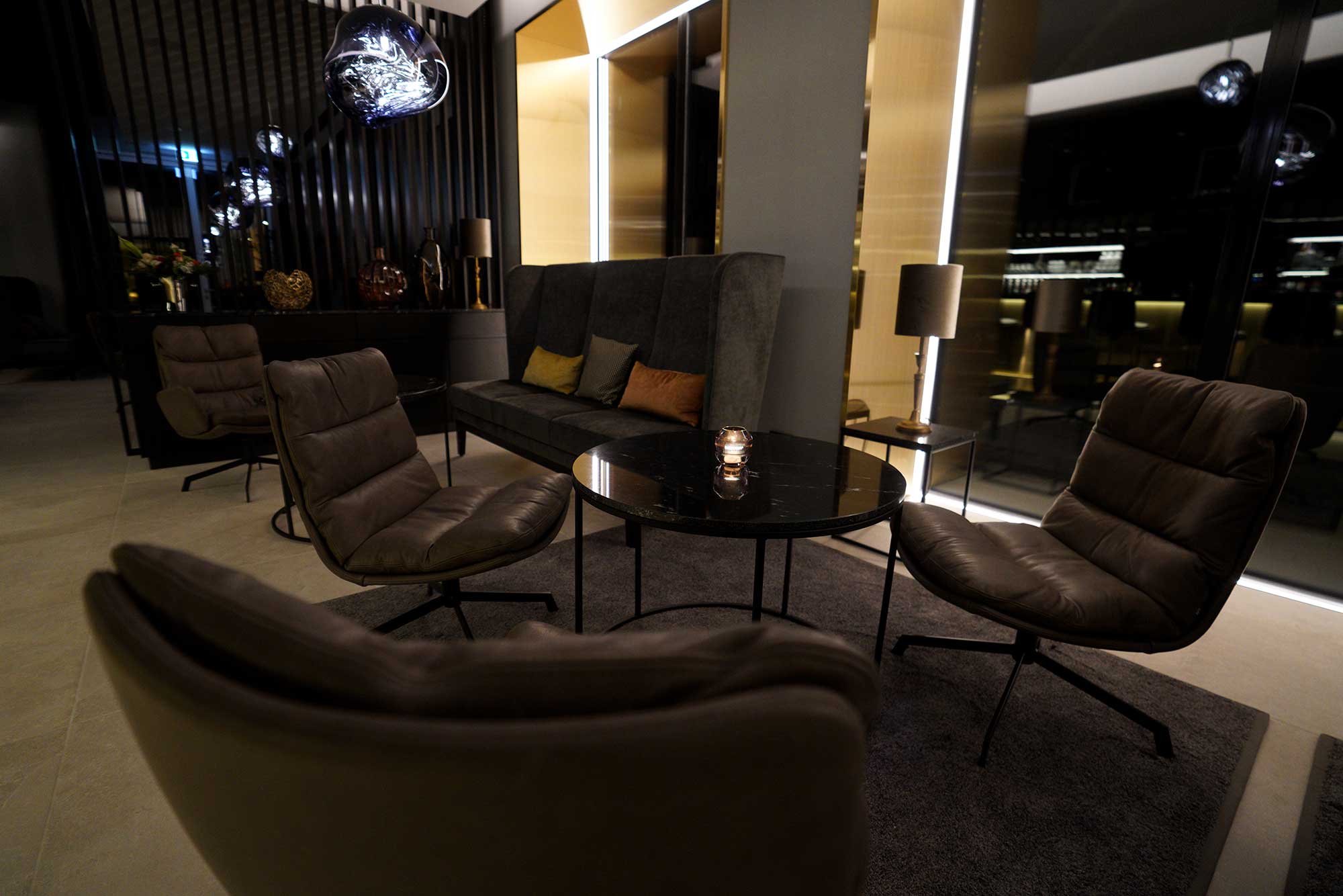 Hotel Wunnerswatt die Bar Loungesessel CarlMakesMedia Hotel Wunnerswatt die Bar Loungesessel