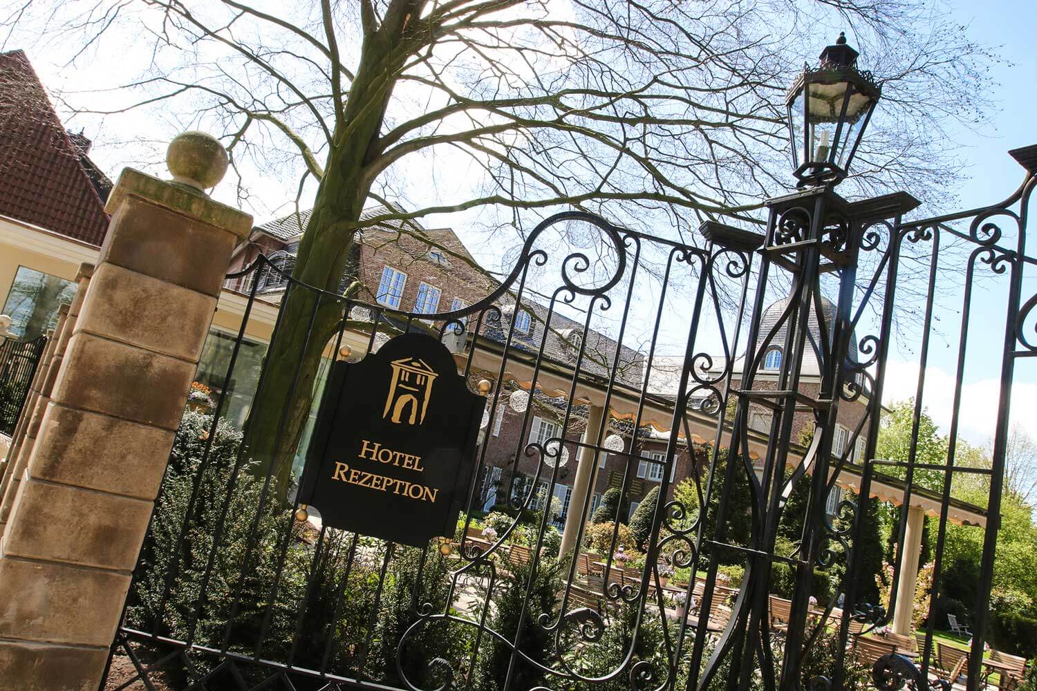 Hotel Klosterpforte Eingangstor Rezeption CarlMakesMedia Klosterpforte Eingangstor Rezeption