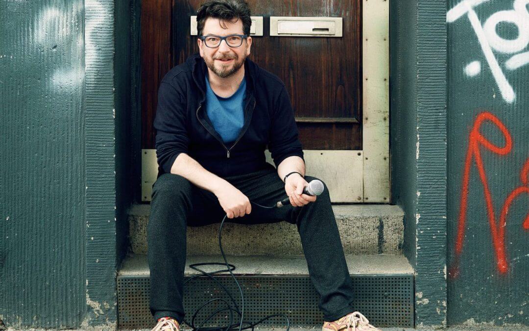 Hennes Bender in der Weberei