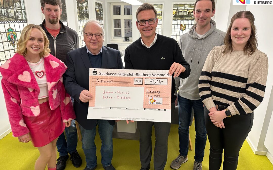 Weihnachtsspende geht an die Jugend-Musical-Bühne