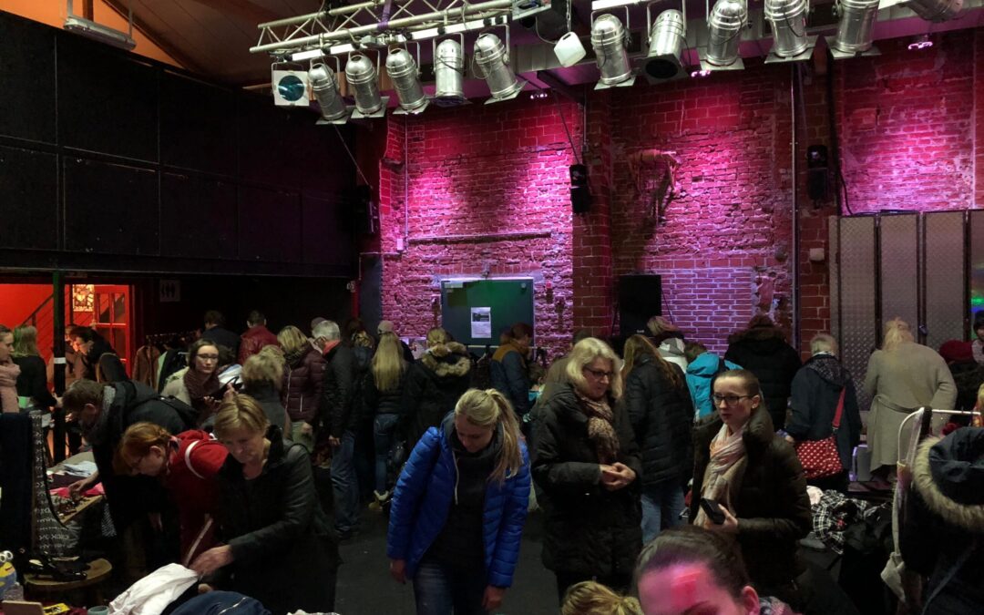 Abendlicher Trödelmarkt im Bürgerkiez